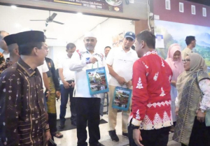 Tiba di Karimun, Bupati Ahmad Yuzar Disambut Meriah Masyarakat Kampar
